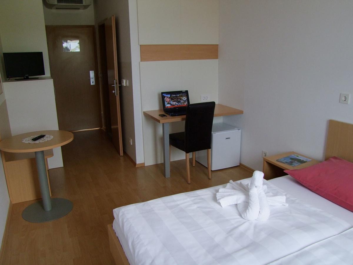 Hotel Galaksija Trebnje Екстериор снимка