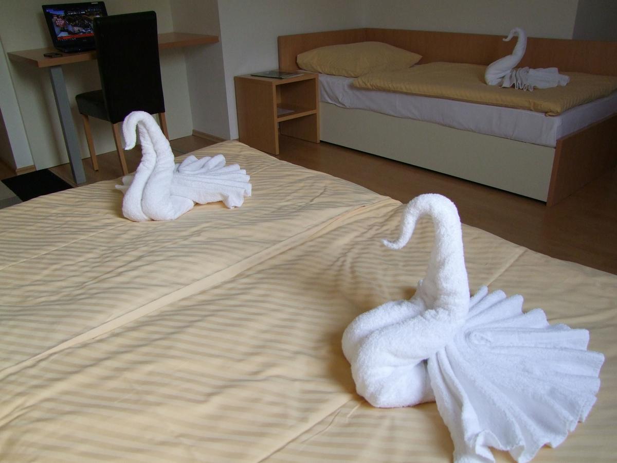 Hotel Galaksija Trebnje Екстериор снимка