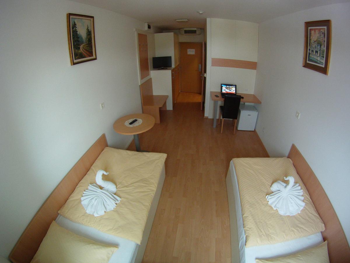 Hotel Galaksija Trebnje Екстериор снимка