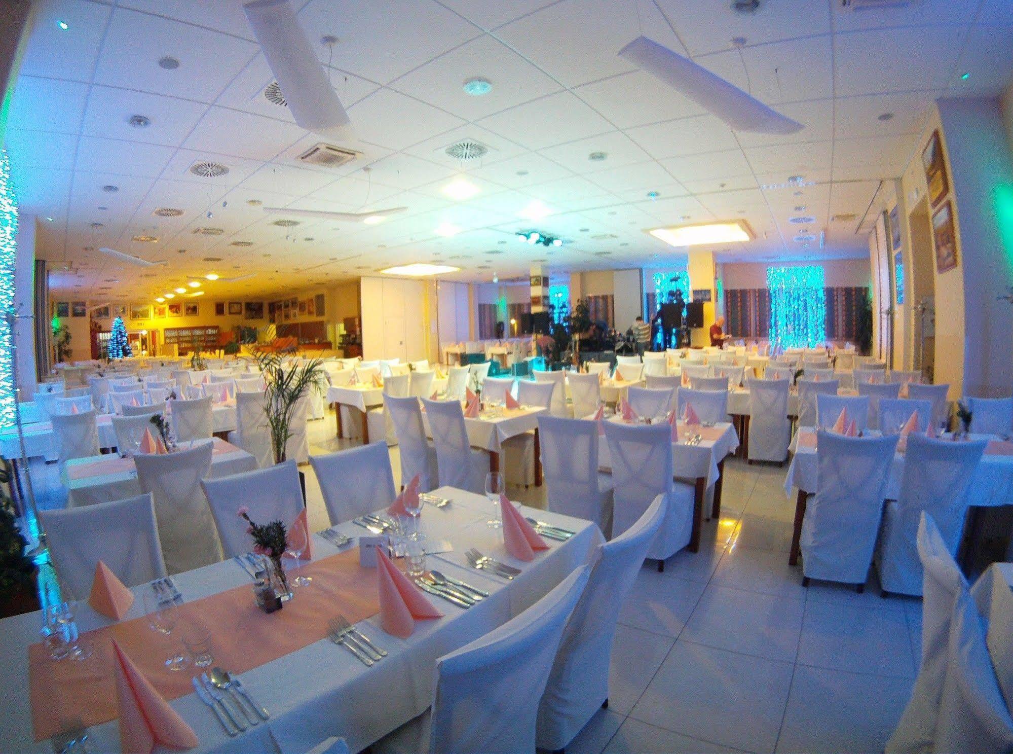 Hotel Galaksija Trebnje Екстериор снимка