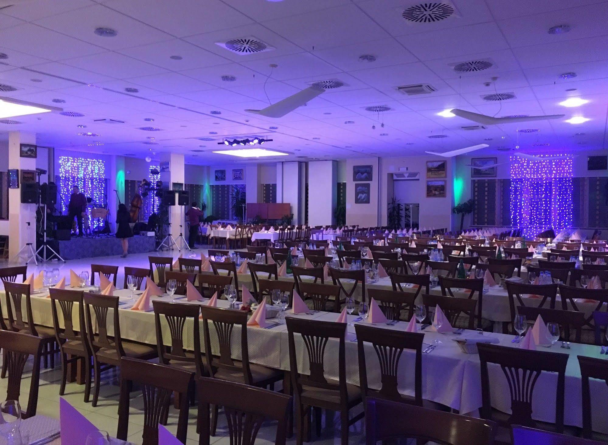 Hotel Galaksija Trebnje Екстериор снимка