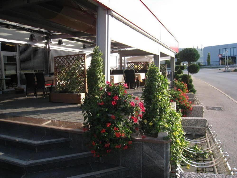 Hotel Galaksija Trebnje Екстериор снимка