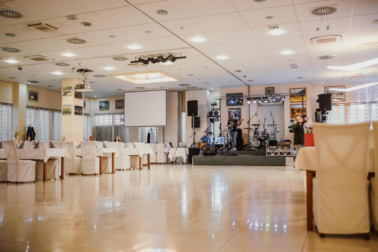 Hotel Galaksija Trebnje Екстериор снимка