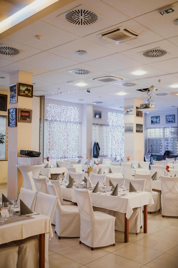 Hotel Galaksija Trebnje Екстериор снимка